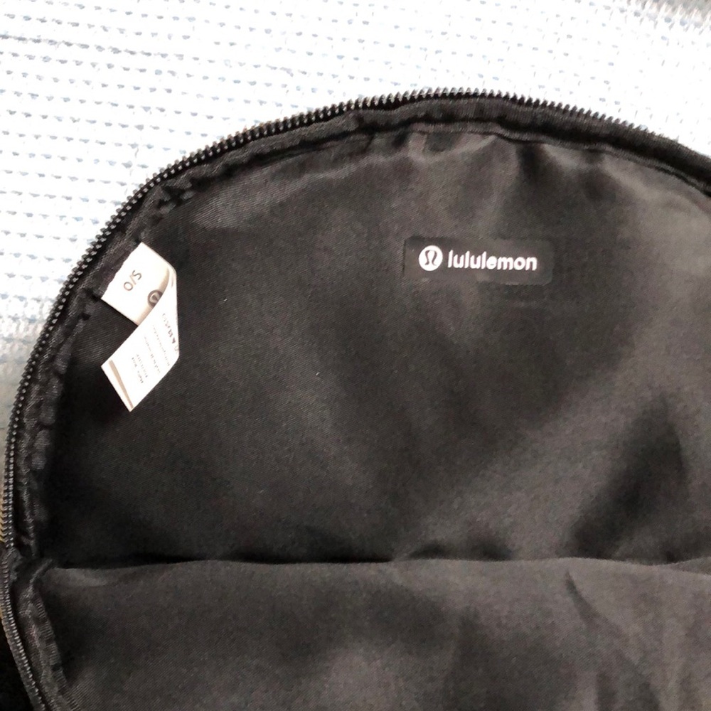 lululemon athletica Black and Gold Crossbody Bag -5L - Picture 6 of 6
